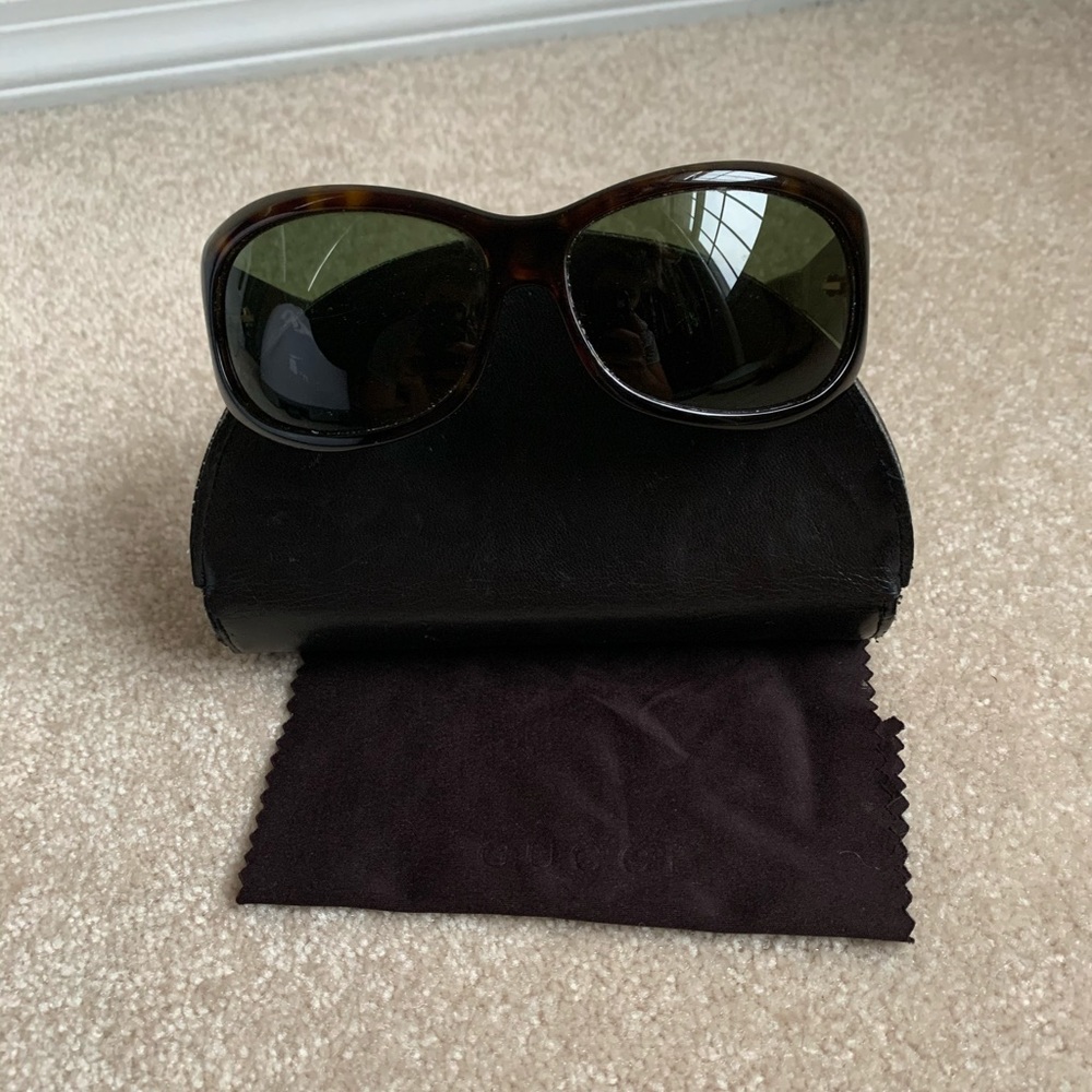 Women’s Gucci dark brown sunglasses with gold G’s